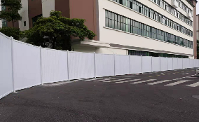 旭東施工圍擋廠家-PVC圍擋在安過程中有哪些特點(diǎn)？