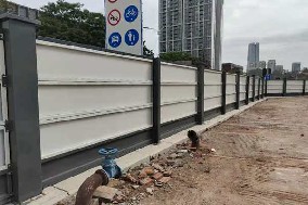 旭東圍擋廠家-彩鋼圍擋板有什么優(yōu)勢？